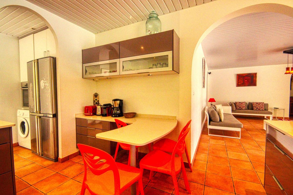 13Location villa piscine le diamant martinique_cuisine et cellier